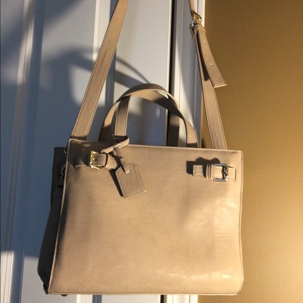 Multiple pockets purse